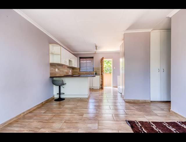 2 BEDROOM TOWNHOUSE RENTED IN HONEYDEW MANOR